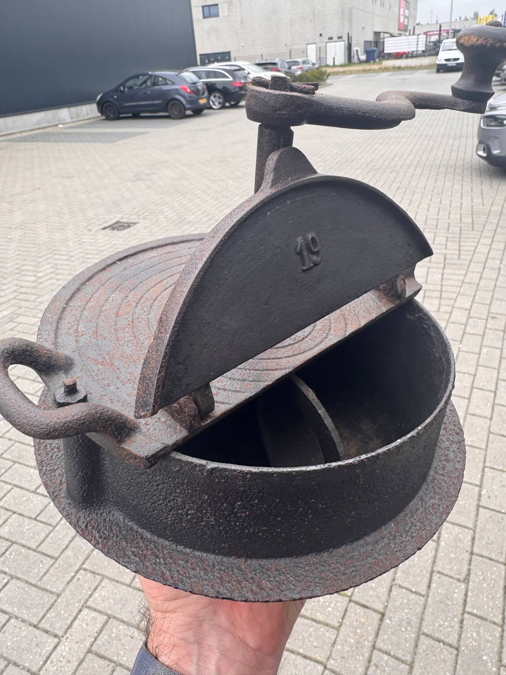 Vintage Gietijzeren Handbediende Koffiebrander / Notenbrander